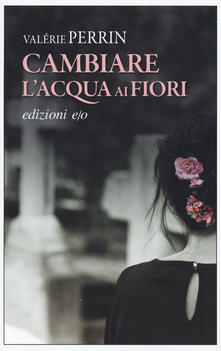 Cambiare l'acqua ai fiori)